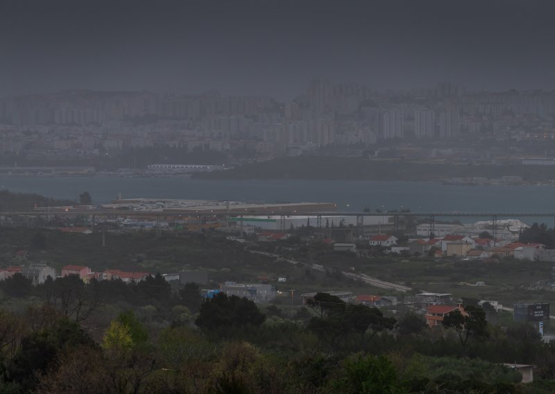 Dalmaciju 'zatrpao' saharski pijesak, pogledajte kako je to izgledalo