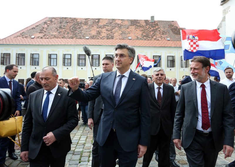 U ponoć istječe rok za predaju kandidatura, evo kad stižu HDZ-ovci