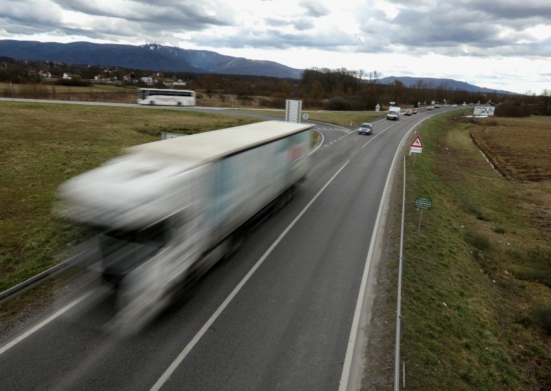 HAK: Jak vjetar na dionicama D1 i DC217, zabrana za autobuse na kat