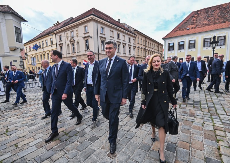 Plenković o ograđenom Markovom trgu: 'Što ne otvorimo Pantovčak pa da se ljudi šeću tamo?'