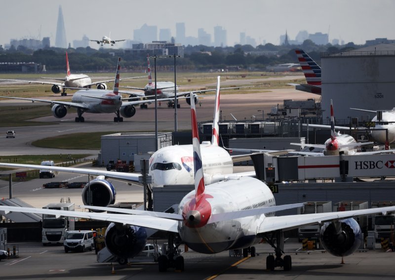 Dva aviona sudarila se na aerodromu u Londonu, započeta istraga o incidentu