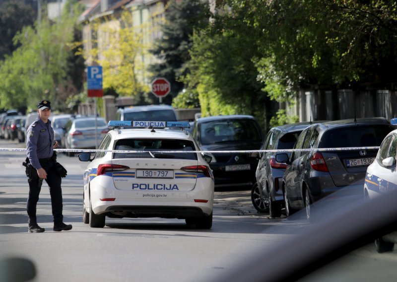 Automobil odbačen na prugu: Dvoje ozlijeđenih, ZET preusmjerio tramvaje