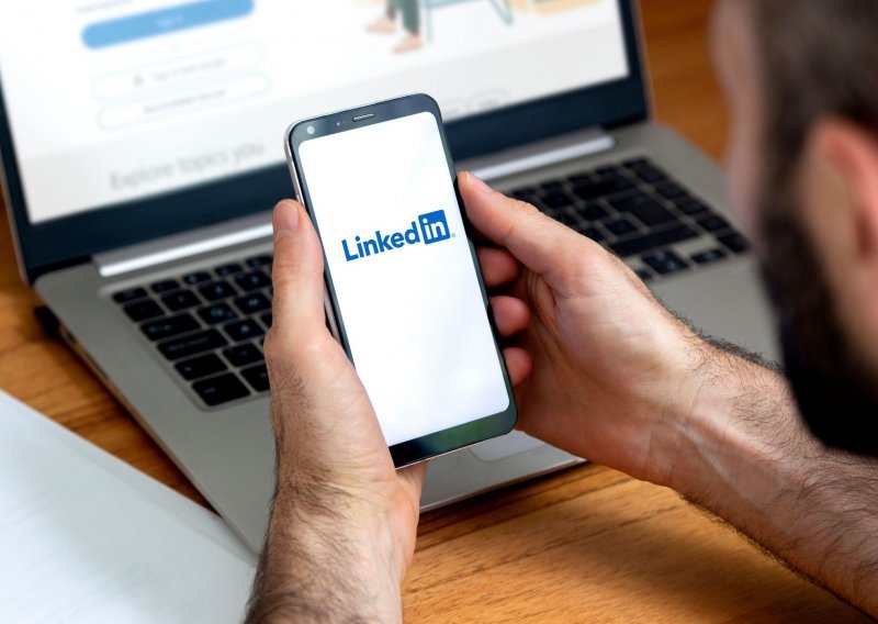 Može li umjetna inteligencija pomoći u izradi boljeg profila na LinkedInu? Probajte!