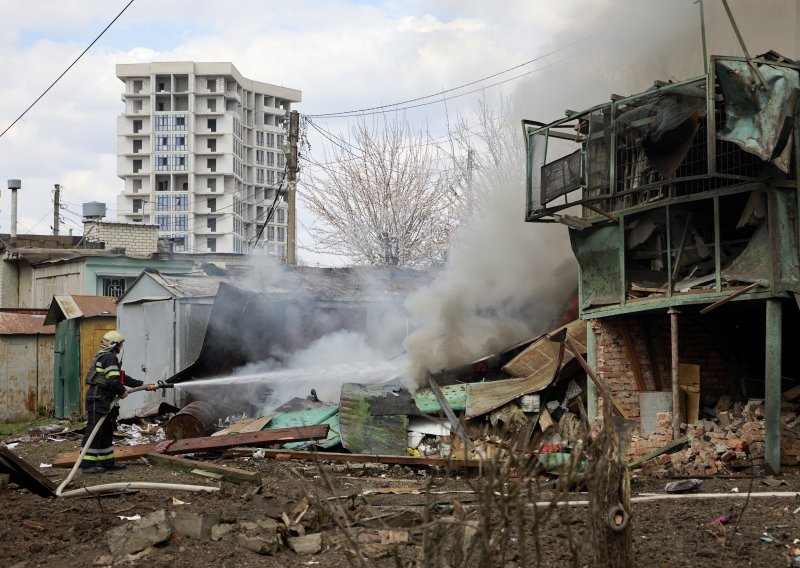 Krhotine ruskih dronova ranile civile u Harkivu
