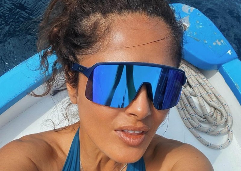 Muke Salme Hayek: 'Kad vam obitelj ne da mira da napravite selfie u bikiniju'