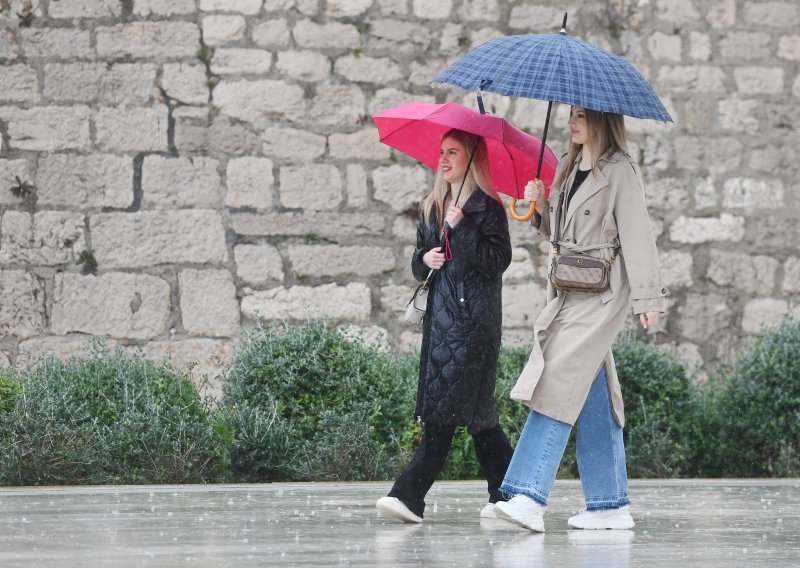 Oblačno, hladno i kišovito: Niže temperature do vikenda, crveni alarm za dio zemlje