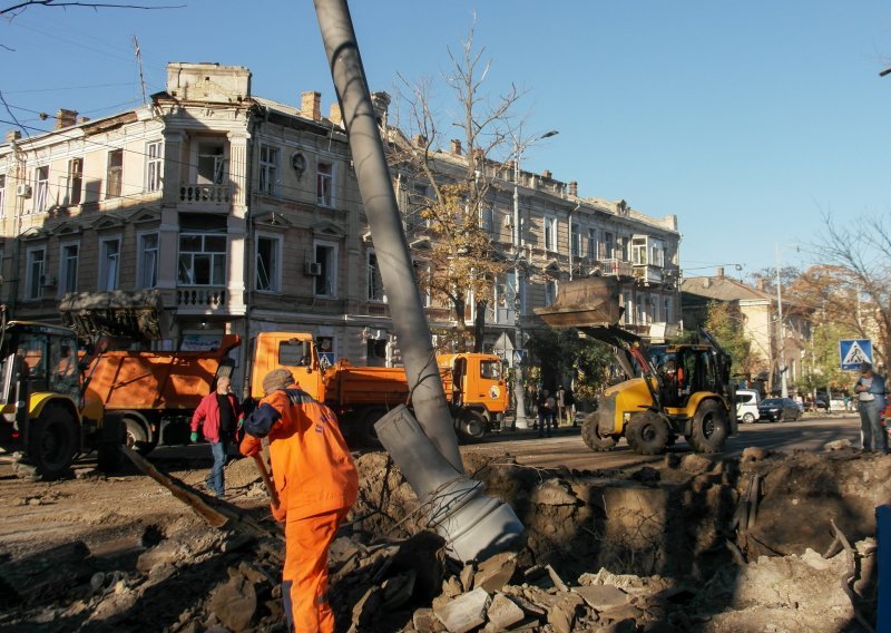 Ruski projektil uništio skladište žitarica u regiji Odese u Ukrajini