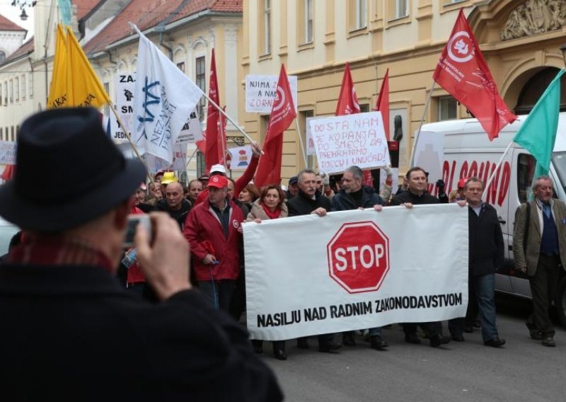 Sindikati šire frontu i zaoštravaju borbu