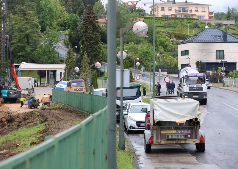 Zbog klizišta zatvoren je dio ulice Pantovčak. Ovo je obilazni pravac