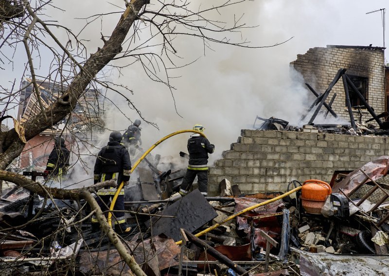 Masovno granatiranje: Pogođene ukrajinske termoelektrane, ali i ruske rafinerije