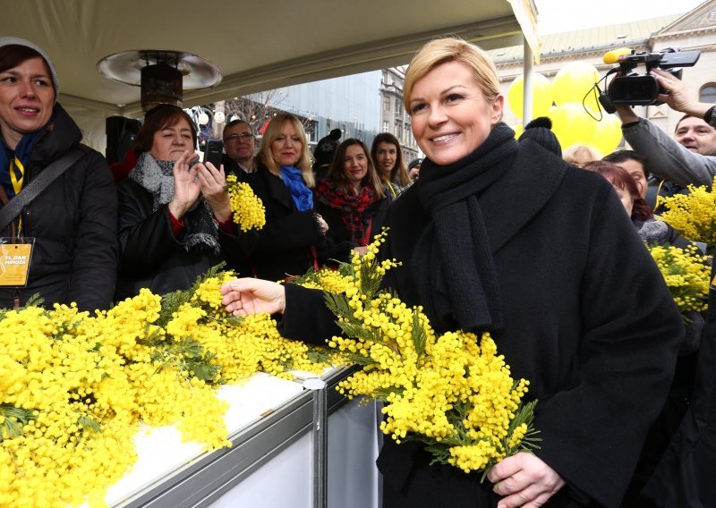 Kolinda pozirala u omiljenoj jakni pa otkrila: 'Još jedan u nizu radnih rođendana'