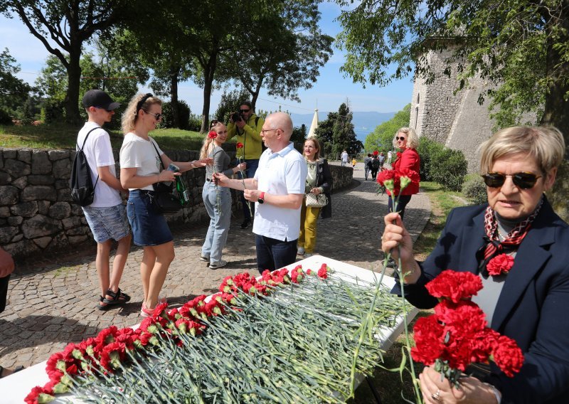 Poruka iz Rijeke na Praznik rada: Ustajte prezreni na svijetu