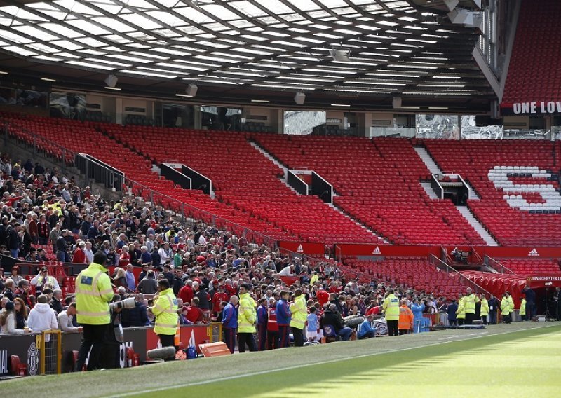 Strah od terorizma; Manchester United prvi u Engleskoj...