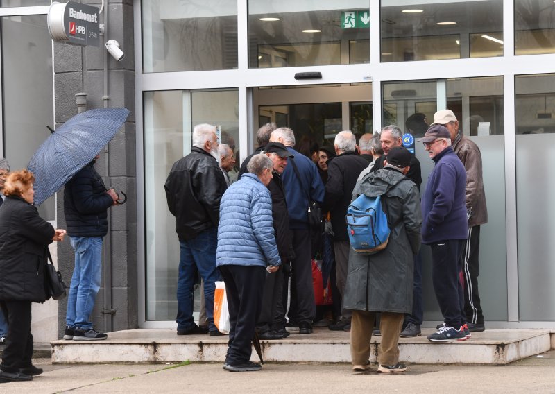 Važna obavijest za umirovljenike: Mirovine stižu nešto kasnije