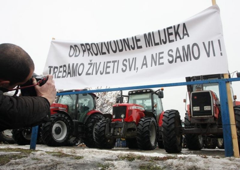 Mljekari prosvjeduju već osmi dan