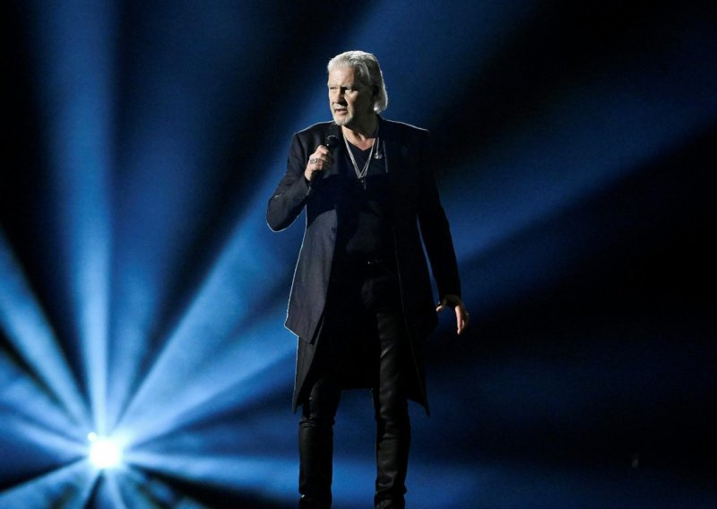 Johnny Logan stao na pozornicu i zapjevao hit koji nitko nije očekivao