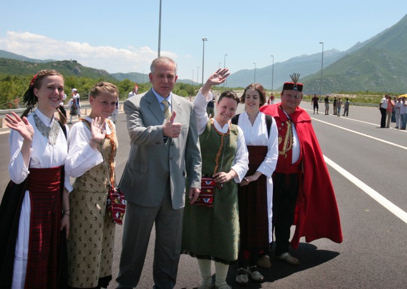 Izlaz za Sanaderovo selo teški promašaj