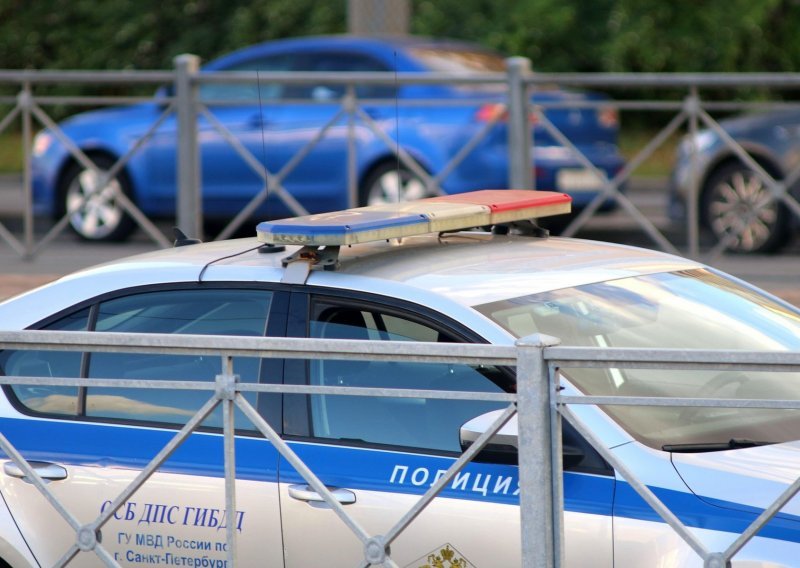 Autobus se strmoglavio s mosta u rijeku u Sankt Peterburgu, troje mrtvih