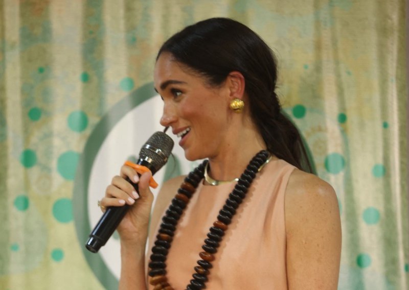 Koliko je Meghan Markle 'spiskala' na outfite koje je nosila u Nigeriju?