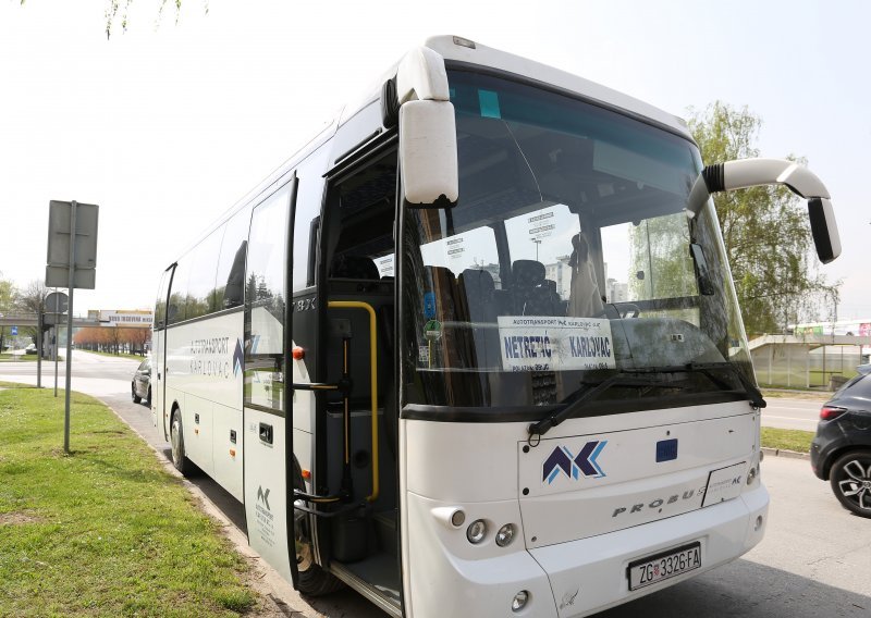 Trebao voziti bus pun djece na maturalac, pronađen mu alkohol u krvi