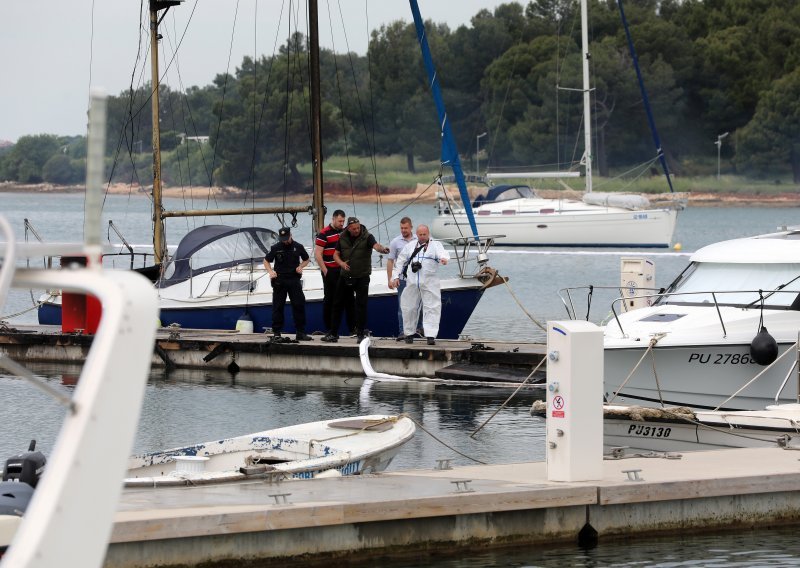 Policija izvlači dvije brodice iz mora, utvrdit će zašto je buknula marina u Medulinu