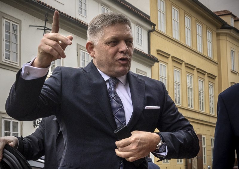 Tko je Robert Fico, kontroverzni slovački premijer koji je propucan nasred ulice?