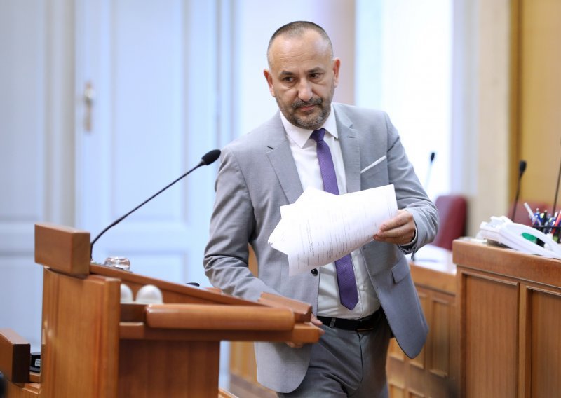 Zekanović: Živog mrtvaca Grbina treba pogoditi kolcem u srce i metkom u čelo