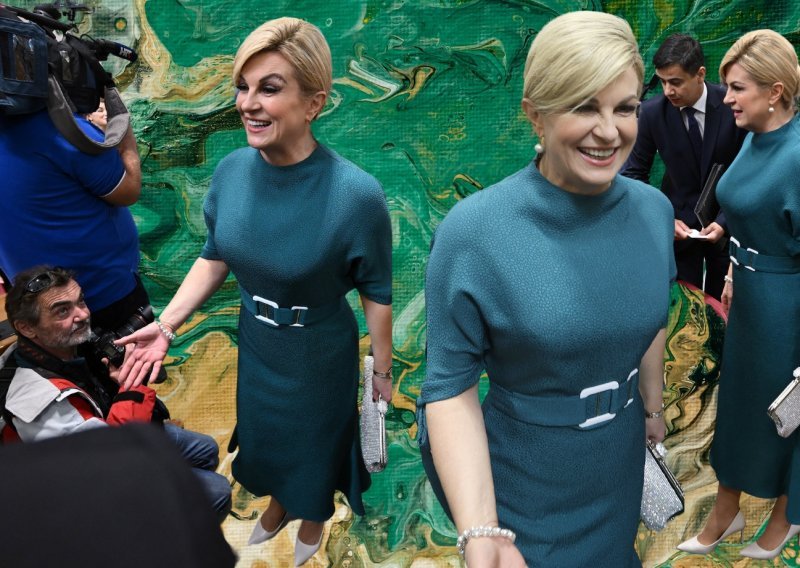 Kolinda spojila bijele salonke sa šljaštećom torbicom, idealnom za svadbu u Kikindi