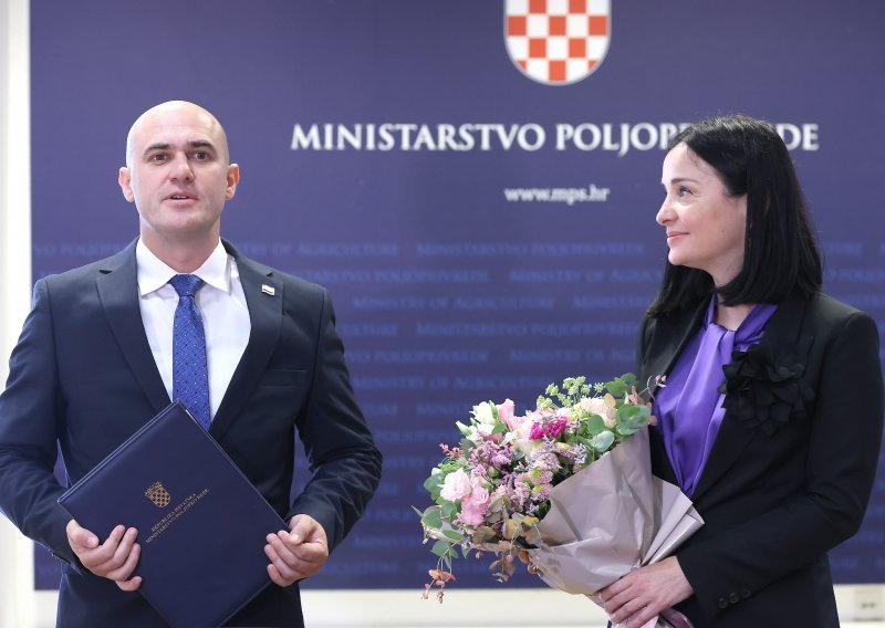 Novi ministri preuzeli ministarstva: Dabro zatražio 30 dana poštede