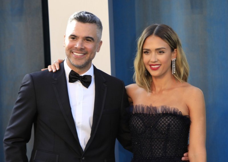 Jessica Alba slavi: 'Ponosna sam na nas'