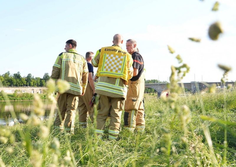 Grom udario u ljude kod Dresdena: Oživljavali dvoje, četvero životno ugroženih