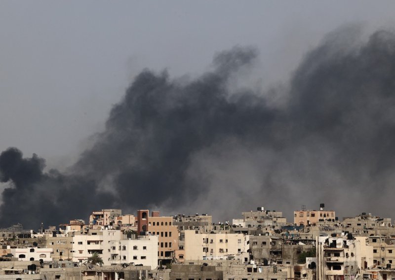 Izrael napao Rafah i sravnio dio Džabalije: Vojska buldožerima uklanjanjala trgovine