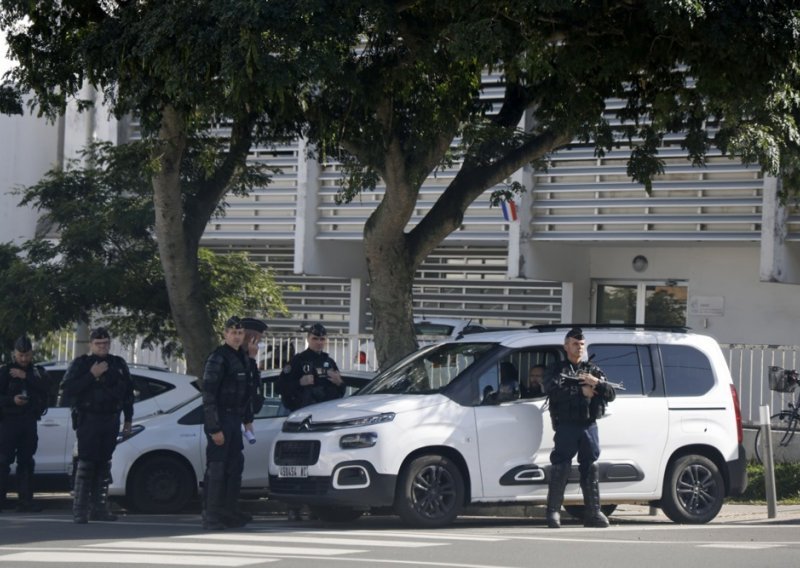 Zašto je Macron Novoj Kaledoniji obećao tri tisuće policajaca za vrijeme OI u Parizu?