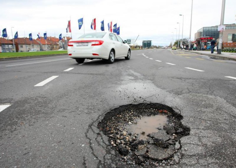 HAK: Lokalne prometnice su dobre za oštetiti vozilo