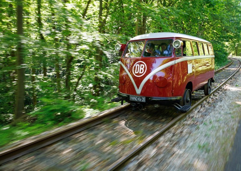 Originalni VW Bulli, ali bez upravljača – verzija napravljena za tračnice iz 1955.