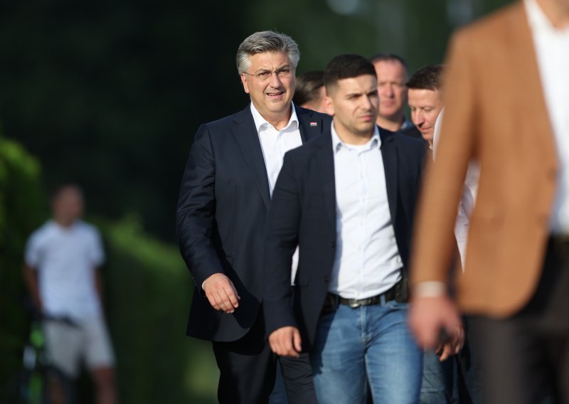 Plenković: Sve osobe u srušenom zrakoplovu hrvatski državljani