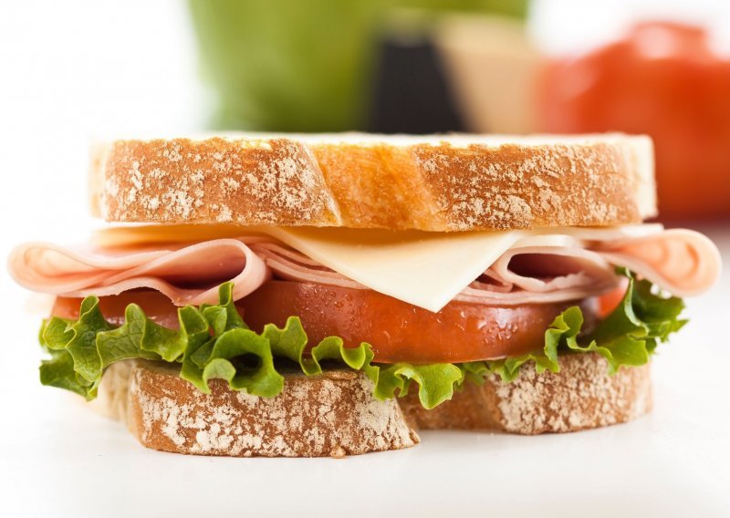 Državni inspektorat: Opoziva se šunka sendvič Celjskih mesnina