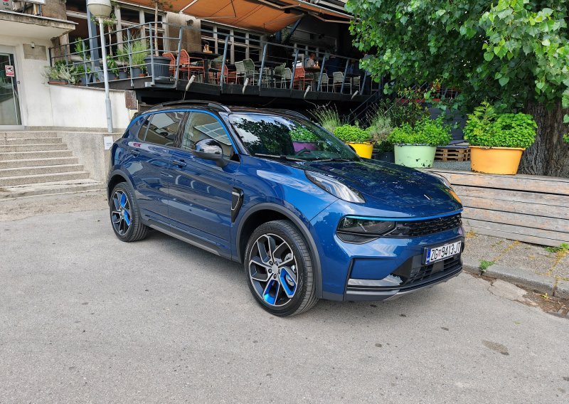 Isprobali smo Lynk & Co 01: Kompaktni plug-in hibridni SUV crossover s električnim dometom od 75 km