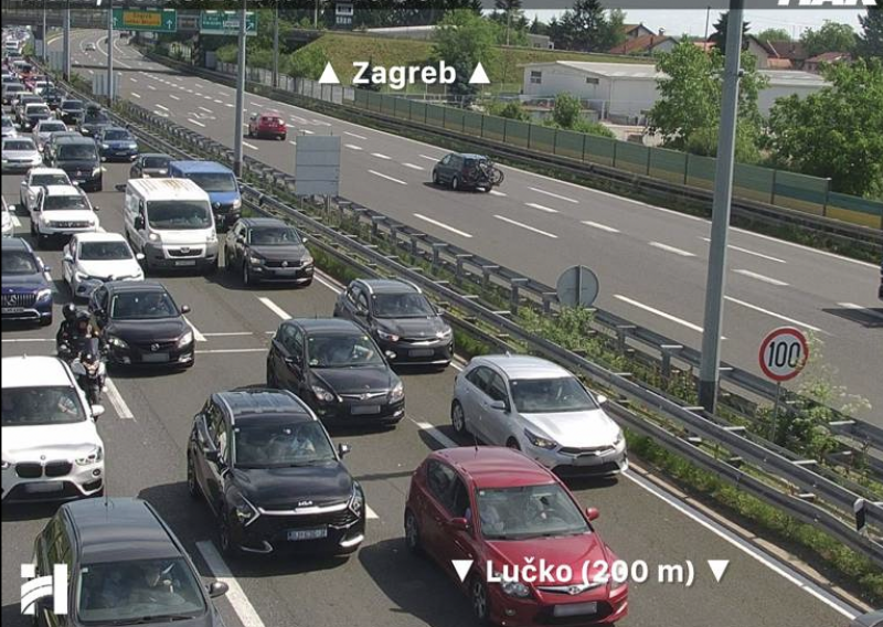 Lančani sudar na A1: Kroz tunel sv. Marko vozi se usporeno, jednim trakom