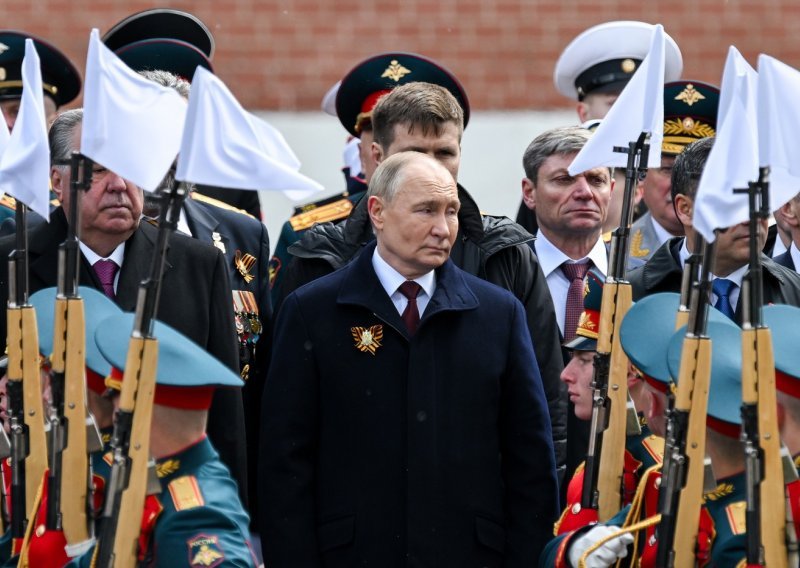 Primijećen novi dodatak bez kojeg Putin ne izlazi u javnost: 'Izgleda neprirodno'