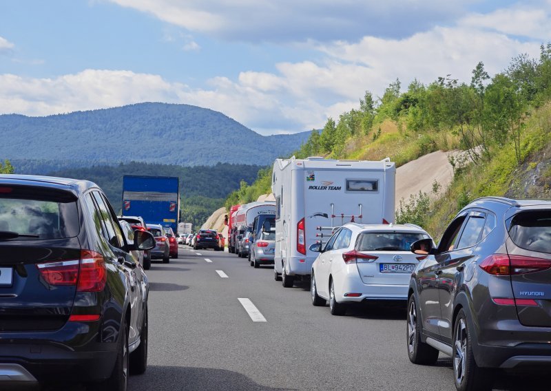 Vozač vozio u suprotnom smjeru na A7, pojačan promet na cestama prema moru