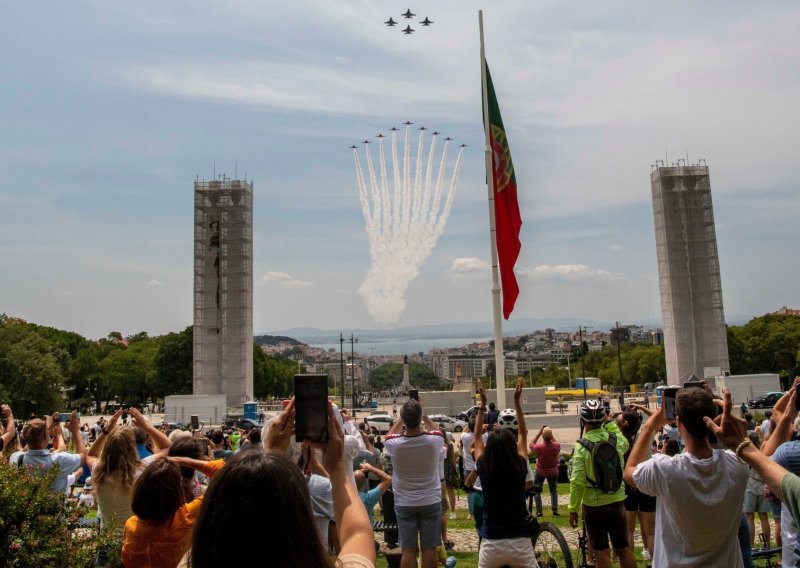 Pilot poginuo u sudaru dva zrakoplova na aeromitingu u Portugalu