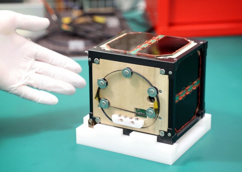 Japanski znanstvenici napravili prvi drveni satelit na svijetu