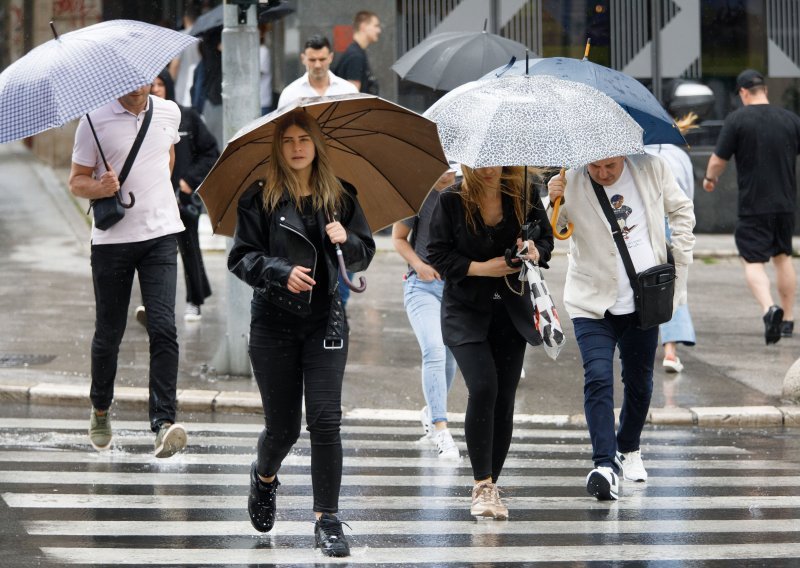 Promjenjivo oblačno ponegdje s kišom, u Dalmaciji sunčanije