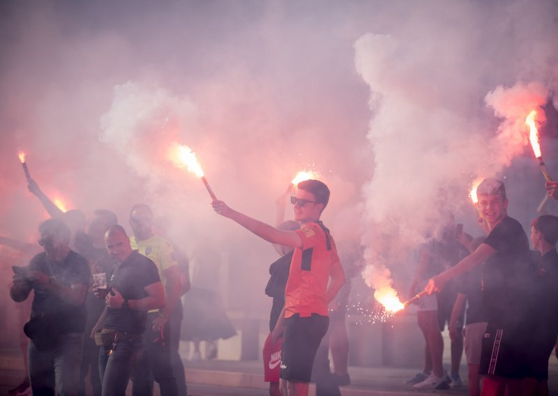 Pogledajte fotografije s veličanstvenog dočeka šibenskim nogometašima