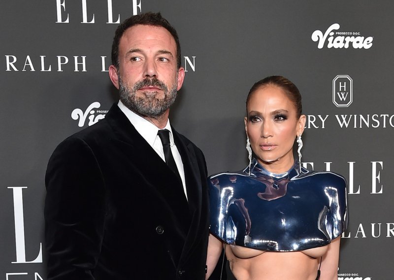 Otkriven neobičan razlog zašto je Affleck zaprosio Jennifer prstenom sa zelenim dijamantom