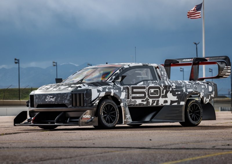 Ford napada legendarnu planinu: Ovo je prvi uvid u F-150 Lightning SuperTruck EV demonstrator