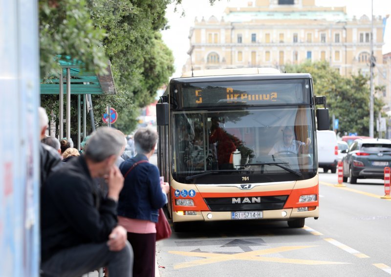 Zbog nedostatka vozača, Autotrolej smanjio broj vožnji, a zatim i cijenu pokaza