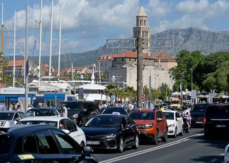 Prosvjed u Splitu: Uber jako srušio cijene, na rubu smo izdržljivosti!