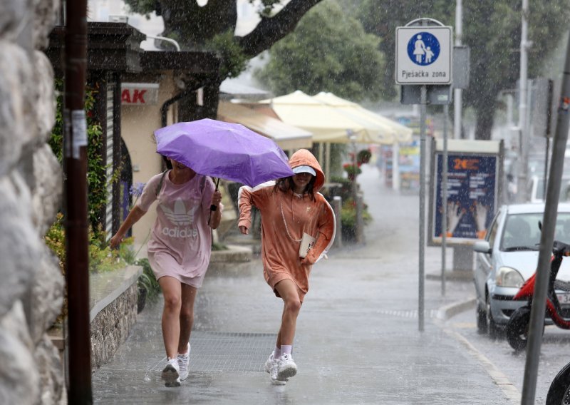 Stiglo je ljeto, ali ipak će nam ga malo pokvariti pljuskovi s grmljavinom, evo gdje